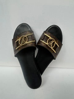 LOUIS VUITTON LOCK IT FLAT SLIDES